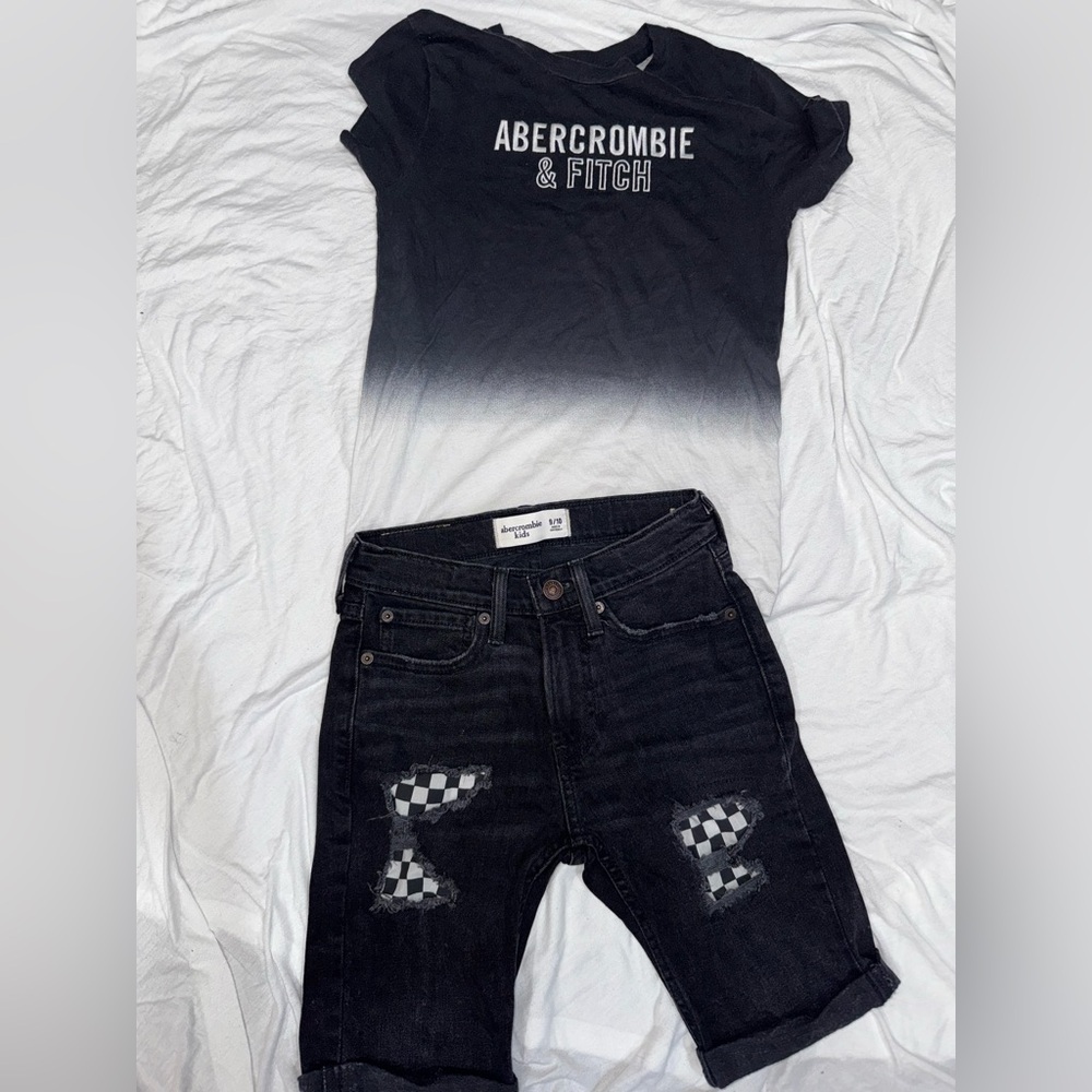 Abercrombie & Fitch Gradient Tee and Checkered Shorts